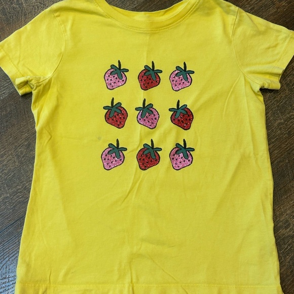 Hanna Andersson Yellow Tee with Strawberry Print - Picture 2 of 8